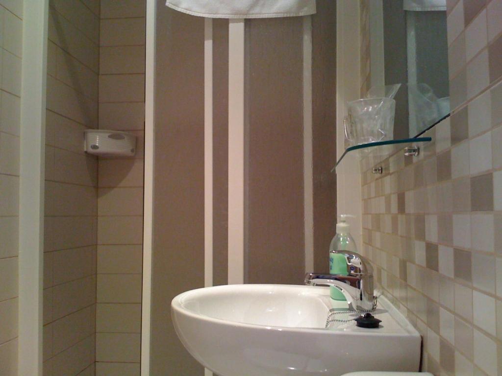 Hostal Gaudi Cuenca Куенка Екстериор снимка