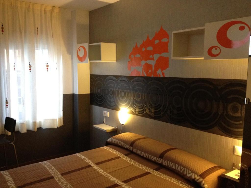 Hostal Gaudi Cuenca Куенка Стая снимка
