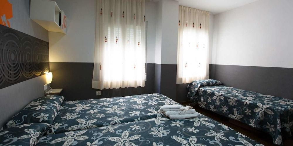 Hostal Gaudi Cuenca Екстериор снимка
