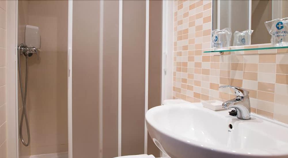 Hostal Gaudi Cuenca Куенка Екстериор снимка